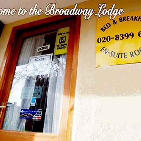 Broadway Lodge Bed And Breakfast Surbiton Exterior photo